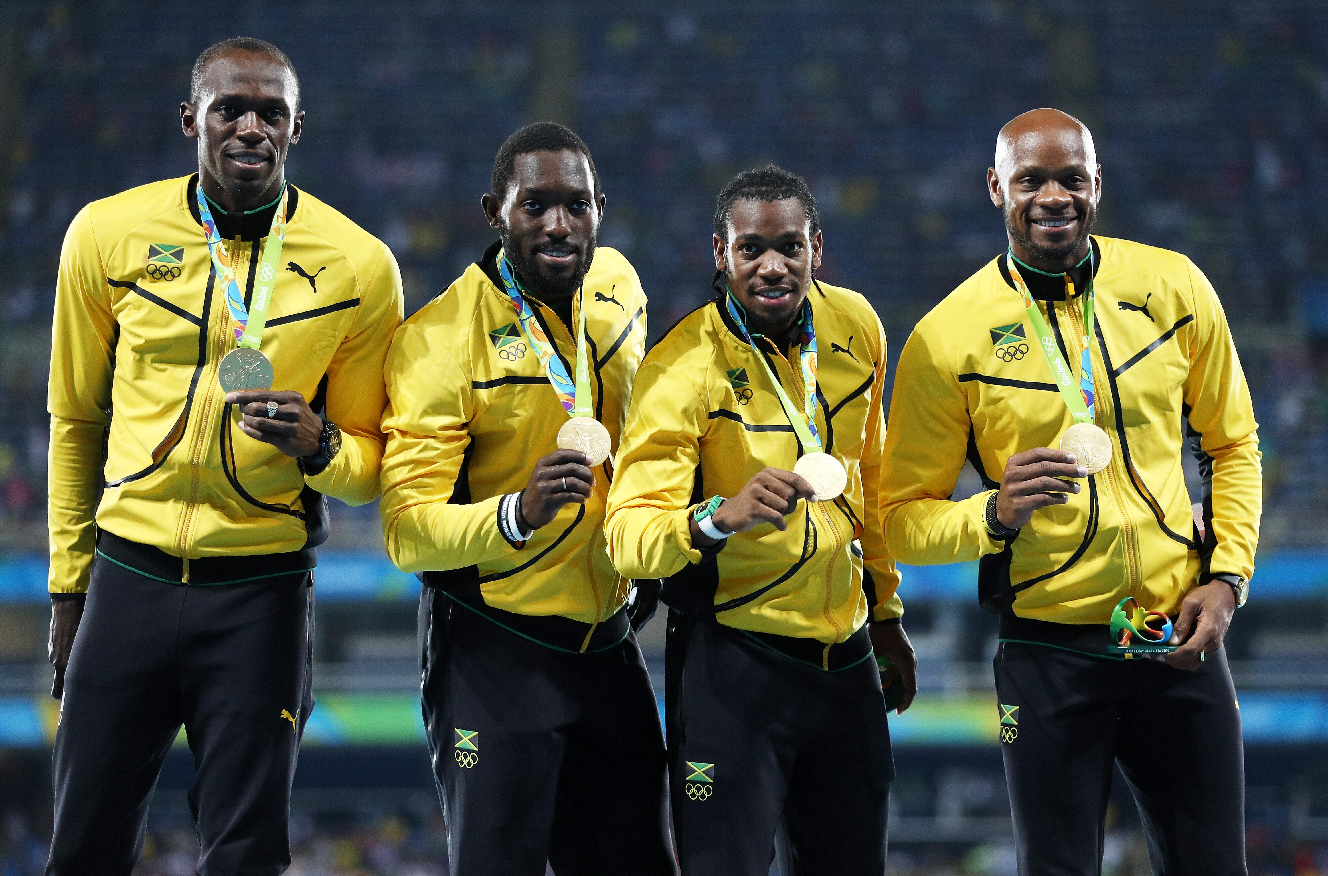 Asafa Powell, Yohan Blake, Nickel Ashmeade y Usain Bolt con la medalla de oro en Rio 2016 (Foto: Getty)