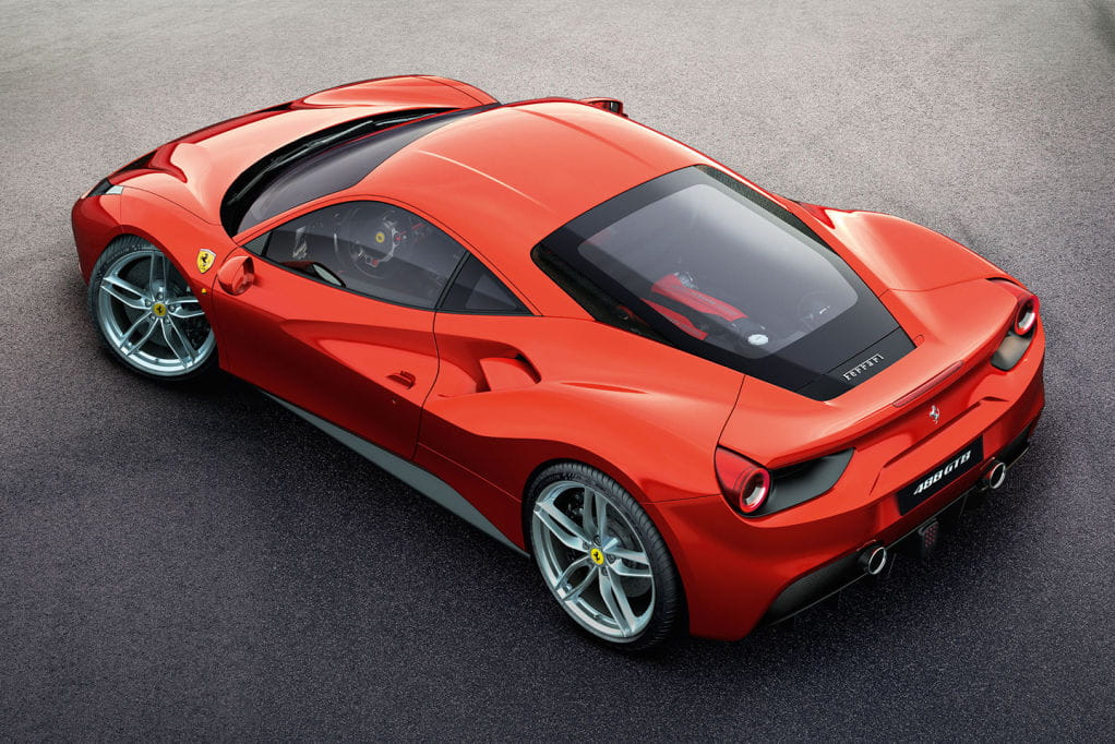 La Ferrari 488 entrega hasta 670 CV de potencia a 8.000 rpm y un par máximo de 760 Nm en séptima marcha.