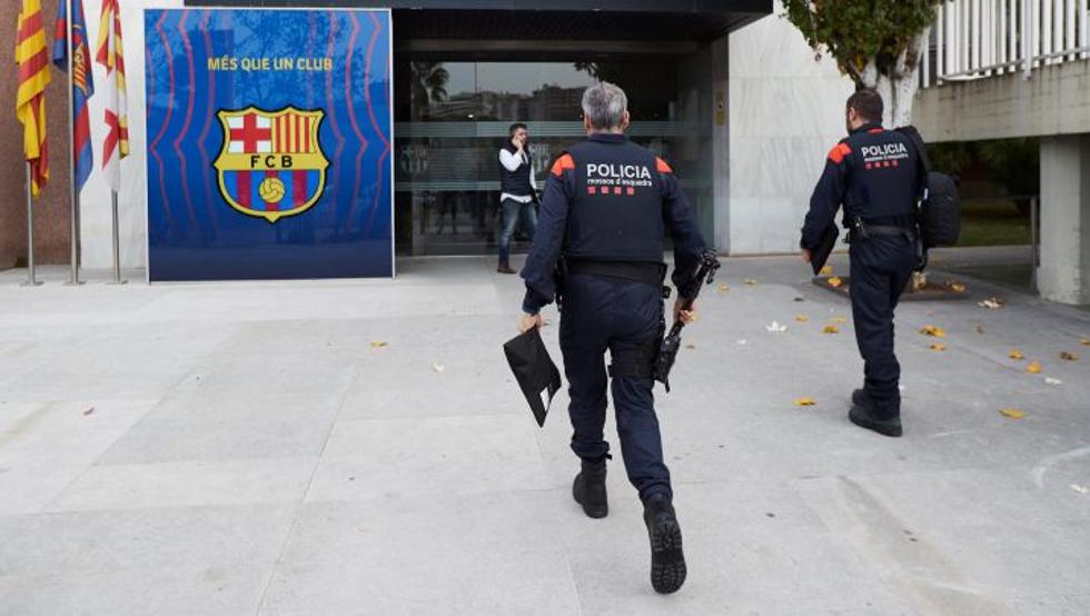 La policía de Cataluña allanó ayer las oficinas del club azulgrana.