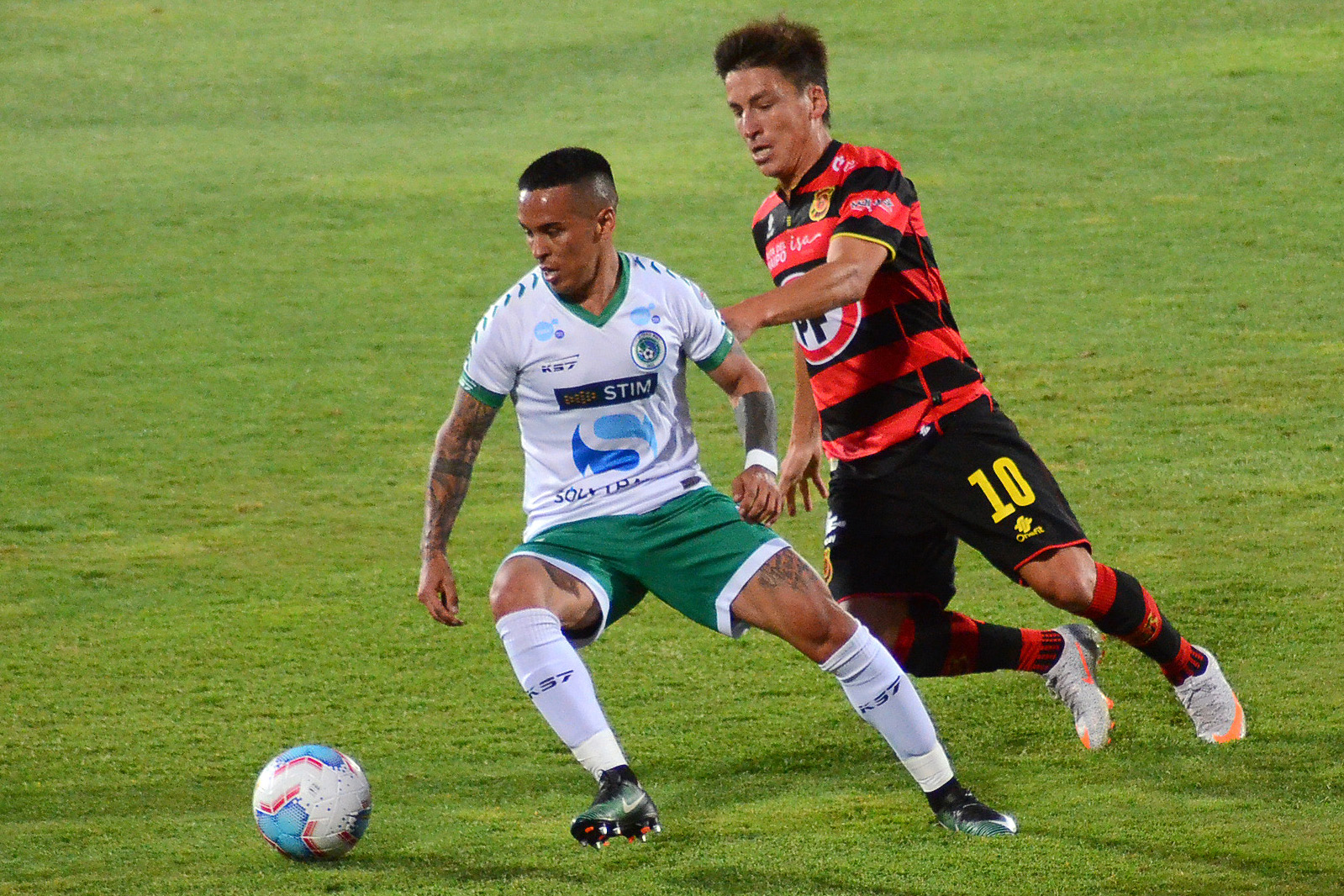 Bustamante no va a Colo Colo y firma con Santiago Wanderers. Foto: Agencia Uno
