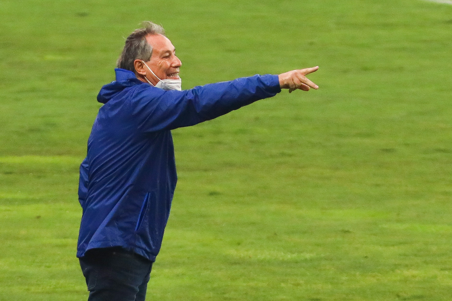 Holan tuvo un amargo debut como DT del Santos.