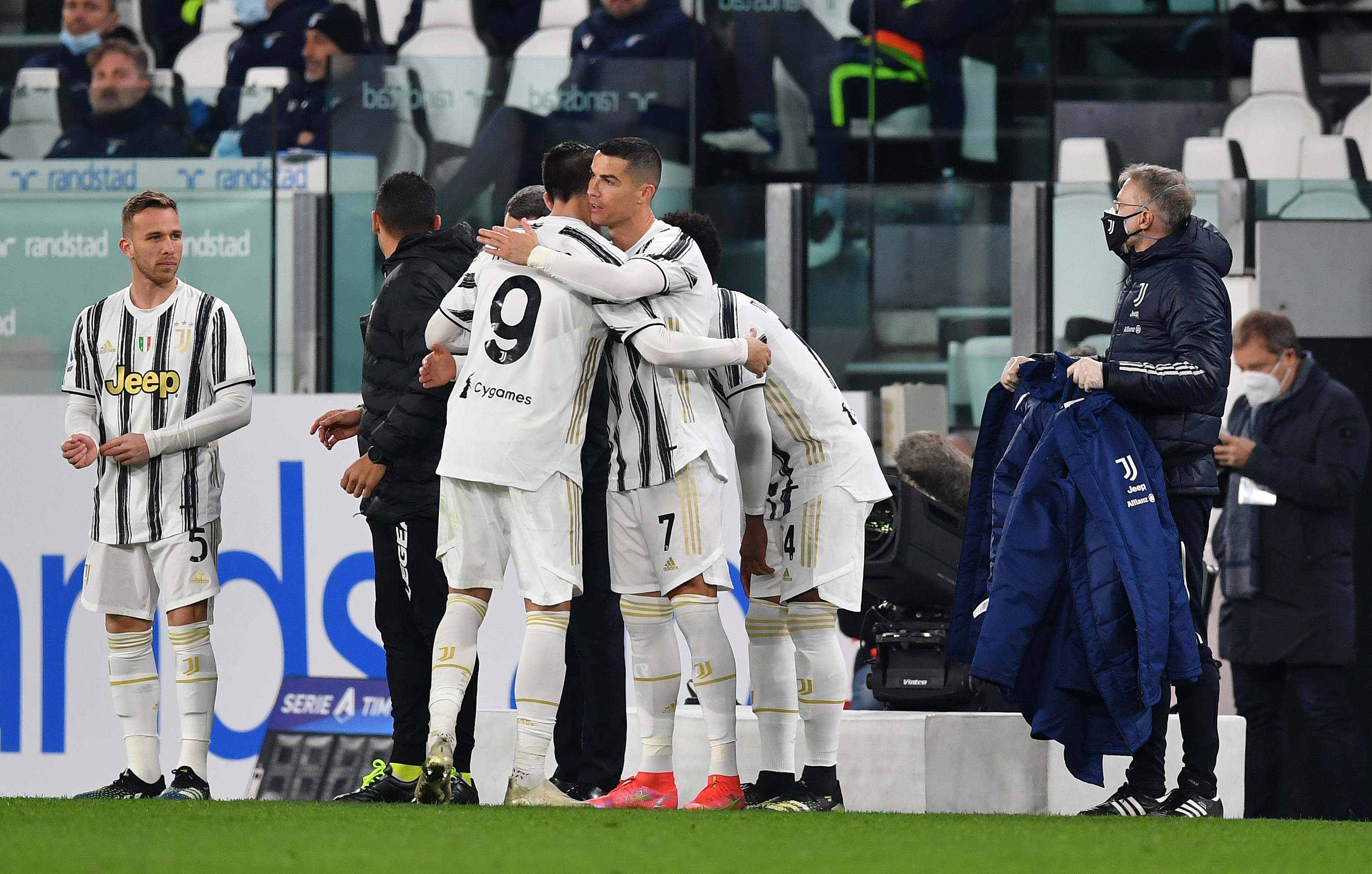 CR7 entró a la cancha por Morata a los 69′ de partido.