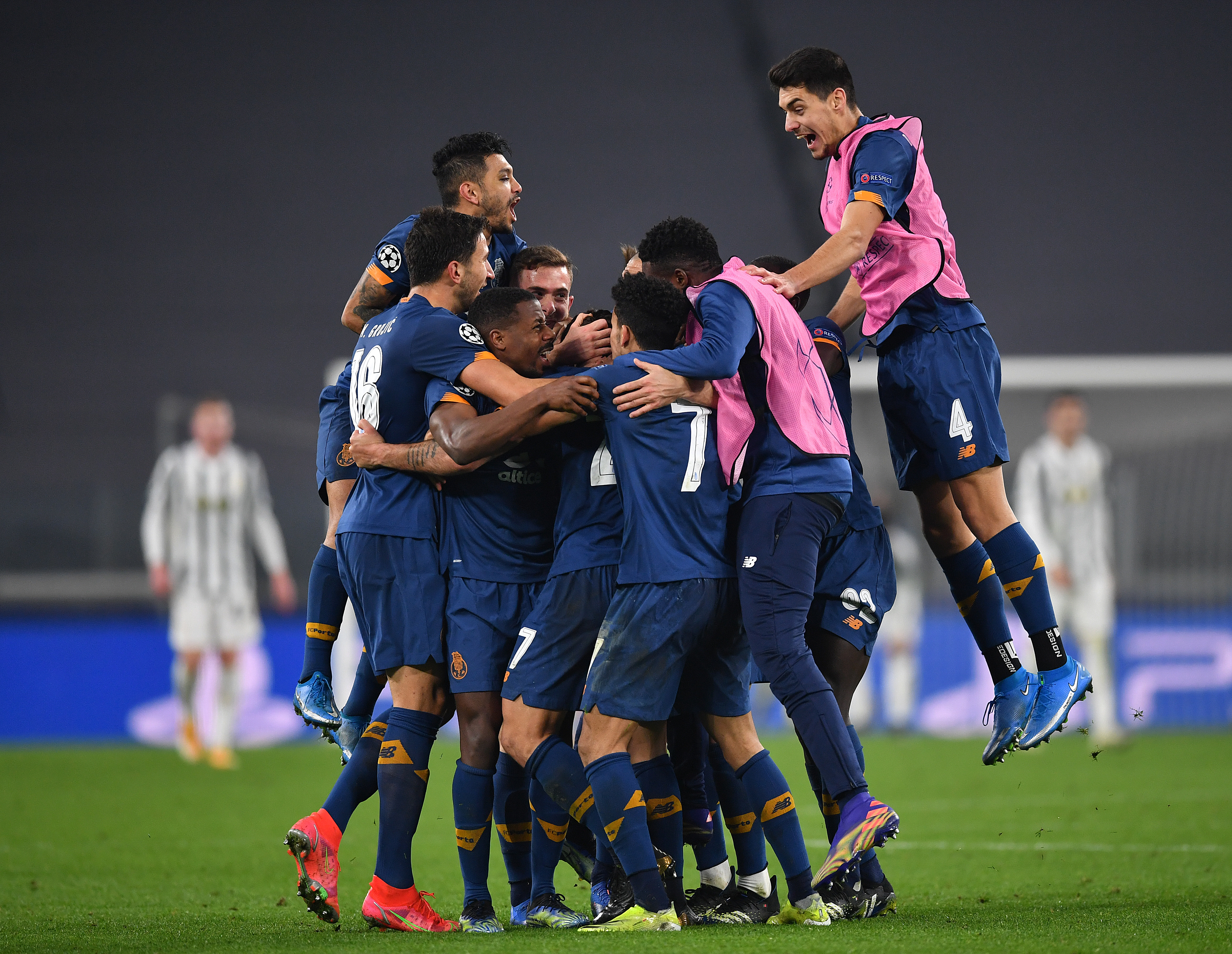 Porto celebró en el tiempo extra y se clasificó a cuartos de final. Foto: Getty Images