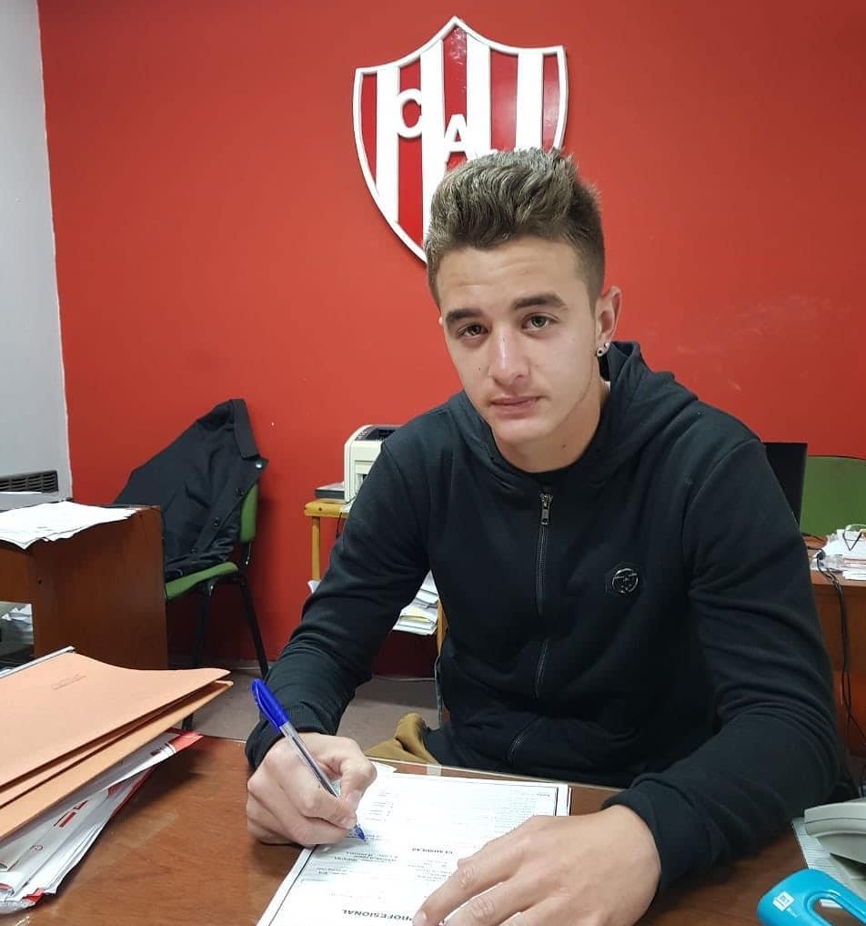 En julio de 2019 Calderón firmó su primer contrato profesional en Unión.