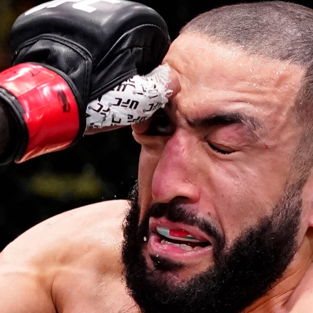 Así fue el golpe accidental de Edwards ante Muhammad. Foto: Dana White, UFC