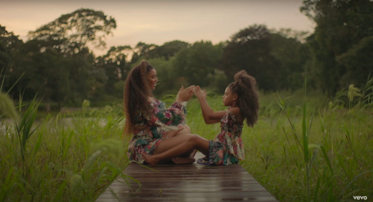 Blue Ivy Carter en el video &quot;Brown Skin Girl&quot;, donde comparte junto a su madre Beyoncé y por el que ganó el primer Grammy de su vida.(2)