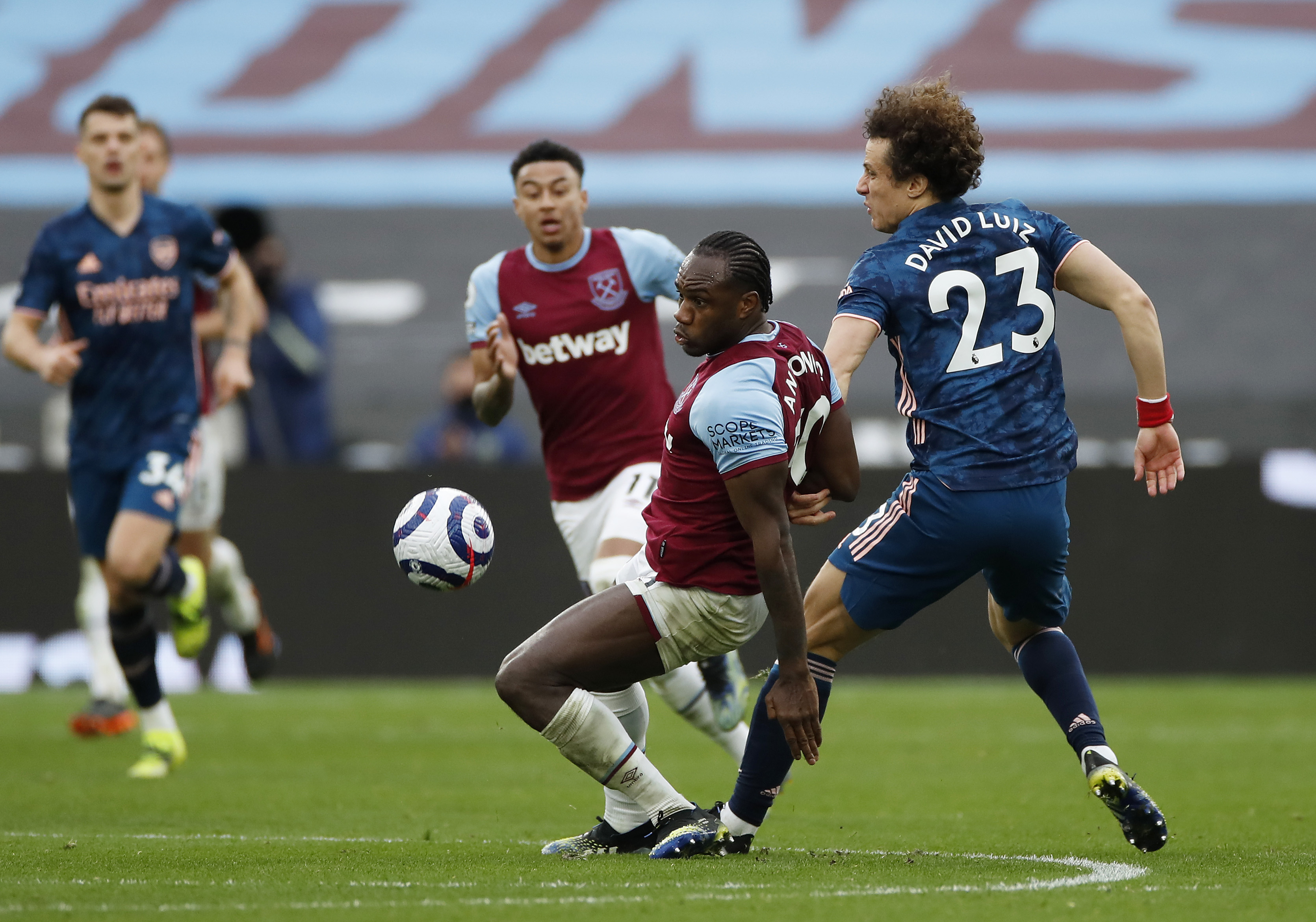 West Ham y Arsenal animaron un partidazo en Inglaterra. Foto: Getty Images