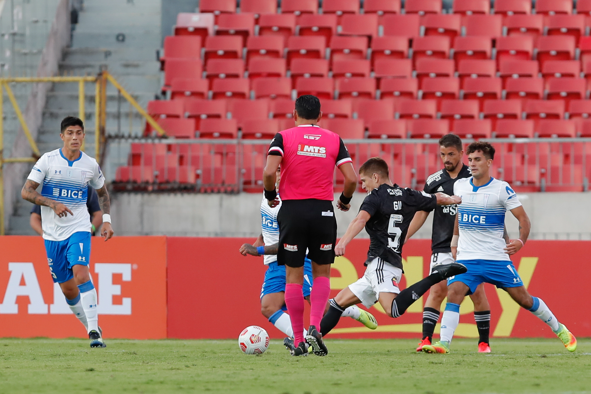 Leo Gil se estrenó en el fútbol chileno con un golazo ante la UC. Foto: Agencia Uno
