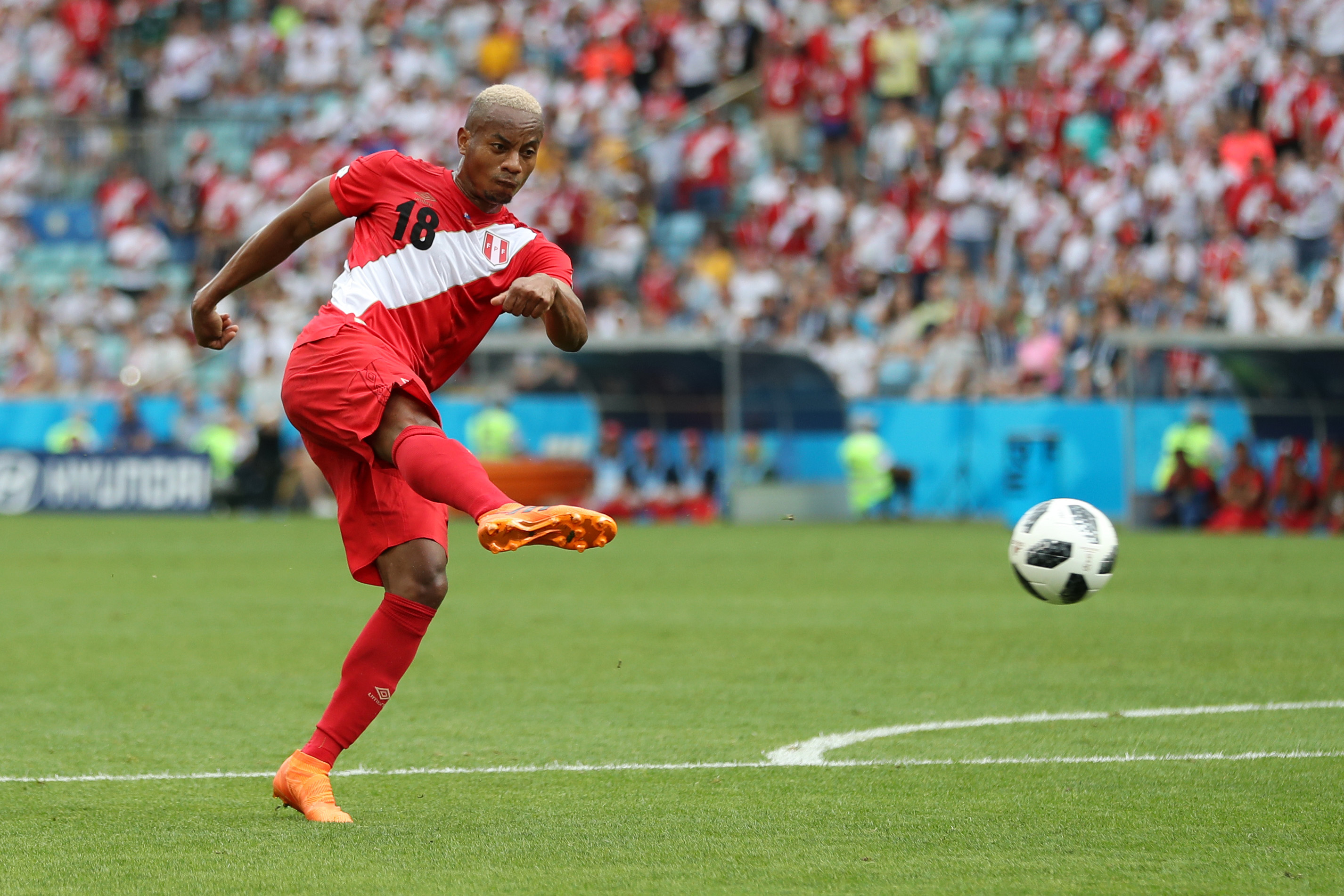 André Carrillo marca un gol para Perú en mundiales después de 36 años (Getty Images)