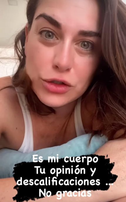 Ingrid Cruz molesta en un live de Instagram por los comentarios sobre su cuerpo.(1)