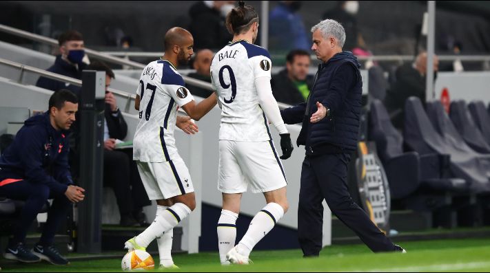 Gareth Bale junto a José Mourinho, responsable de su vuelta al Tottenham (Getty Images)
