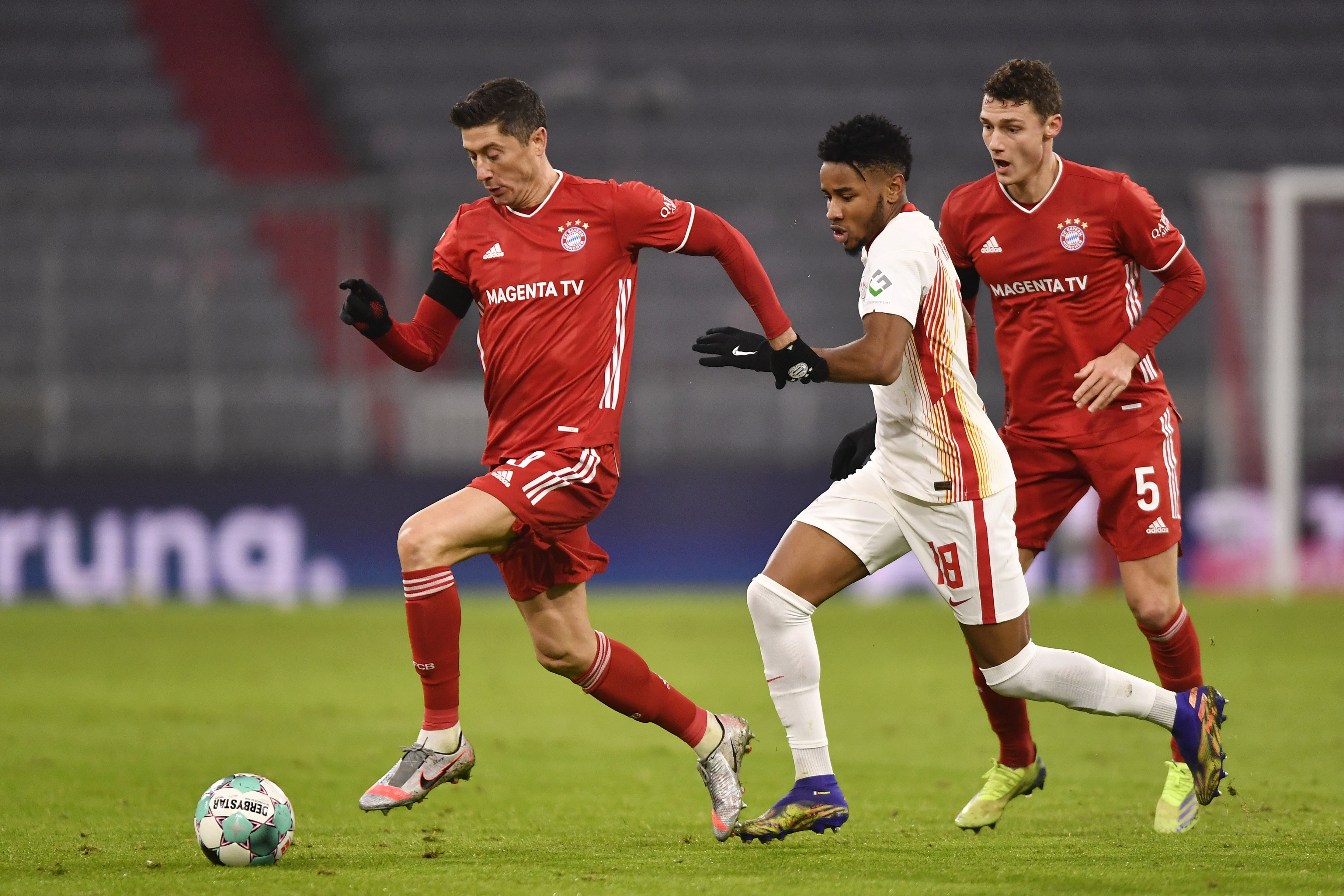 Bayern Munich y RB Leipzig igualaron a tres goles en el duelo de la primera rueda del torneo alemán. (Foto: Getty Images)