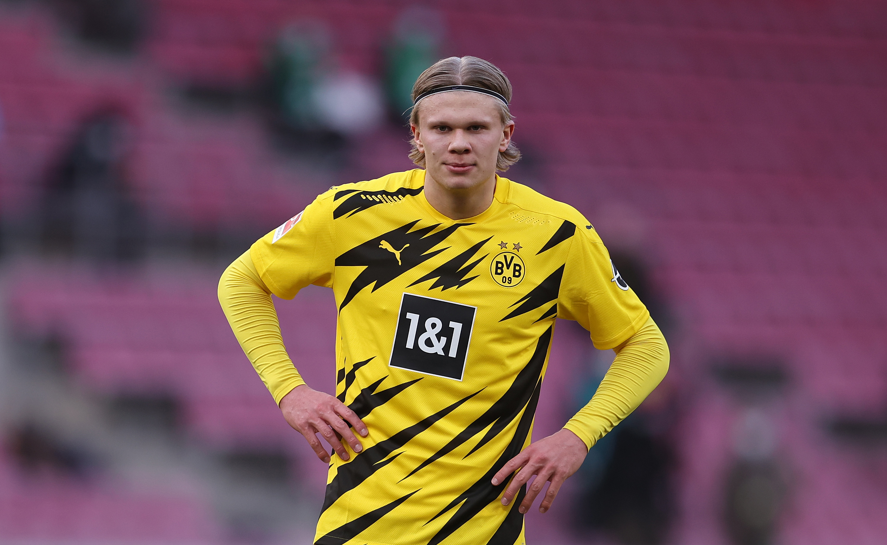 A raíz de la tremenda temporada que tuvo, Haaland parece que no extenderá por mucho su estadía en Dortmund. Barcelona y Real Madrid se pelean por contra en el delantero noruego. (Foto: Getty)