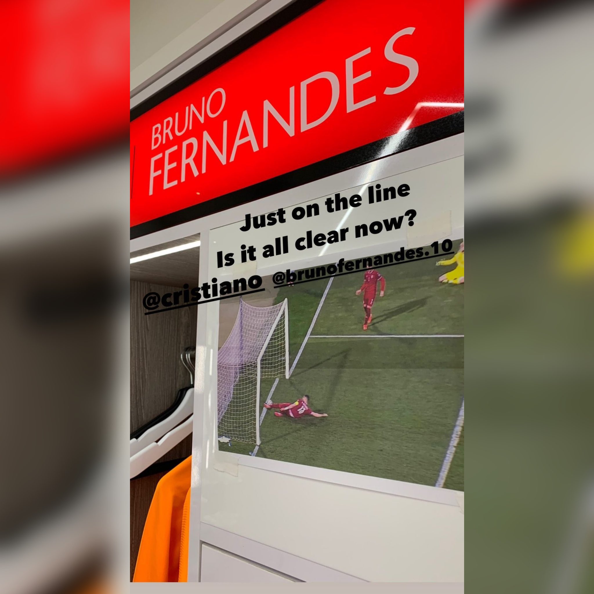 La foto que pegó Matic en el locker de Bruno Fernandes (Foto: Instagram)