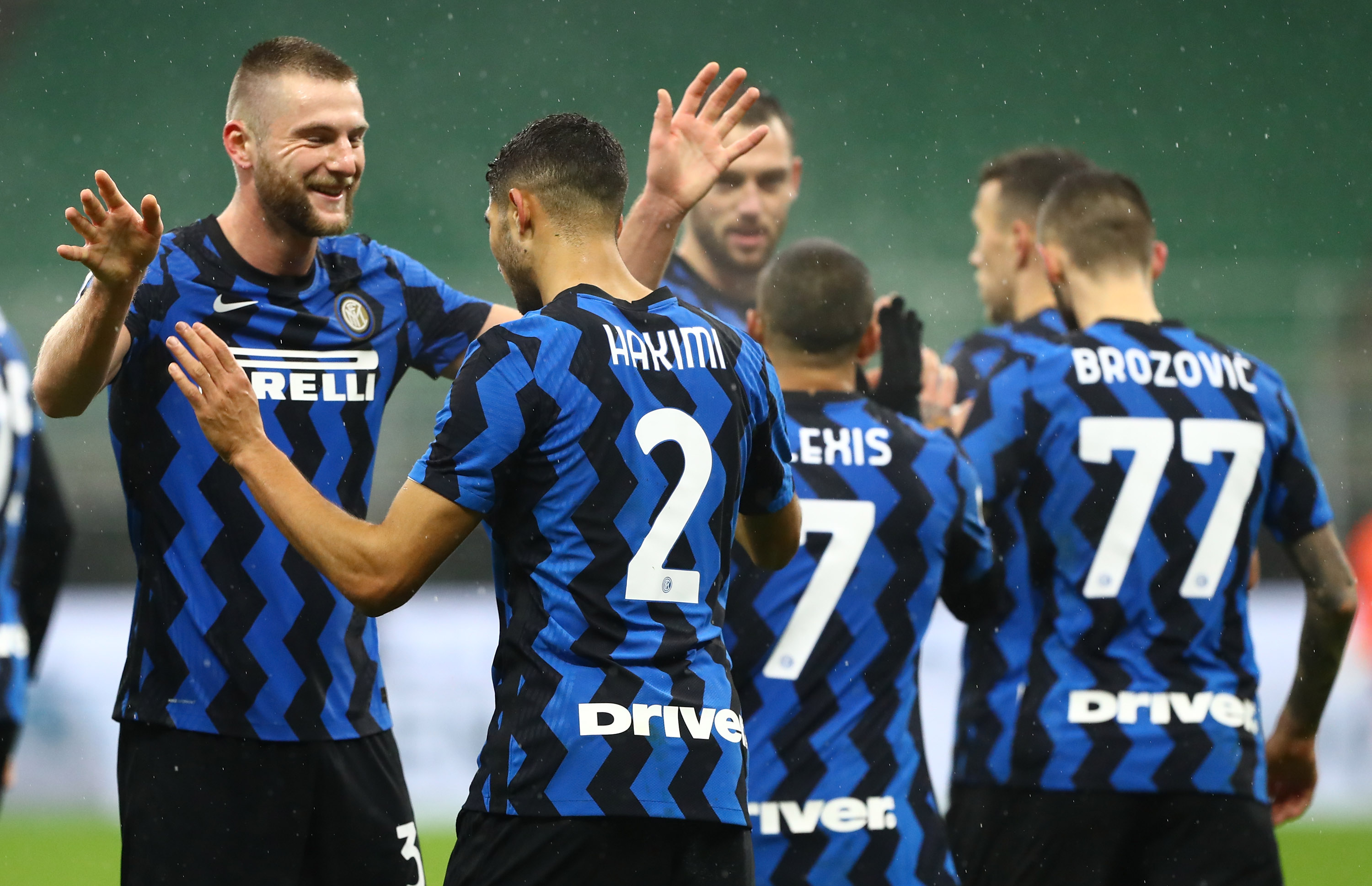 A falta de 11 jornadas, el Inter de los chilenos sigue a paso firme hacia el scudetto. (Foto: Getty)