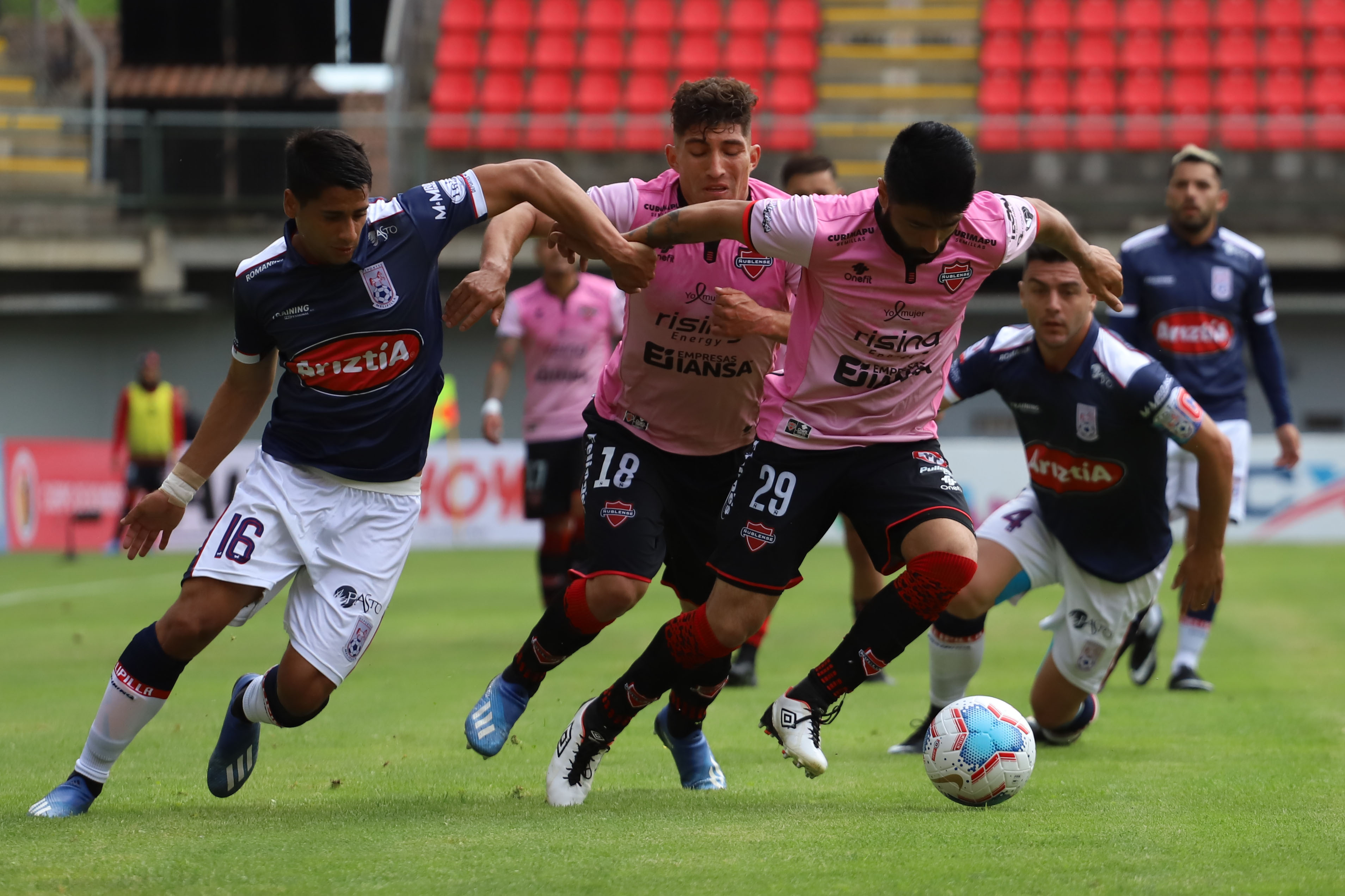 Ñublense derrotó 4-0 a Melipilla en el último encuentro entre ambos la temporada pasada. (Foto: Agencia Uno)
