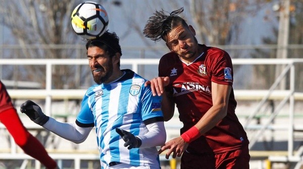 Sebastián Abreu en Magallanes, su último club en Chile (Agencia Uno)