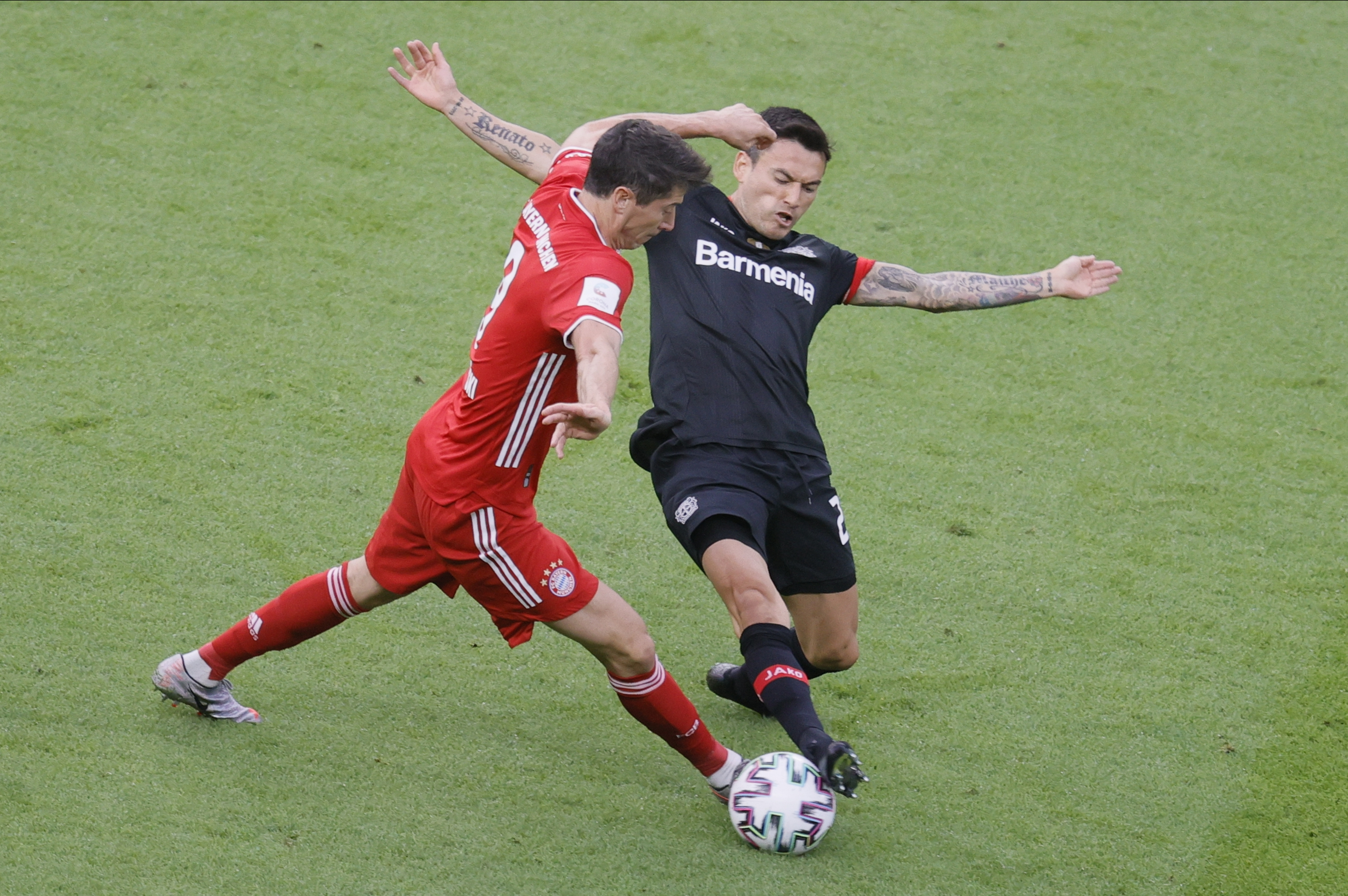 Bayern Múnich sigue en su lucha por la Bundesliga y chocarán con el Leverkusen de Charles Aránguiz. Foto: Getty Images