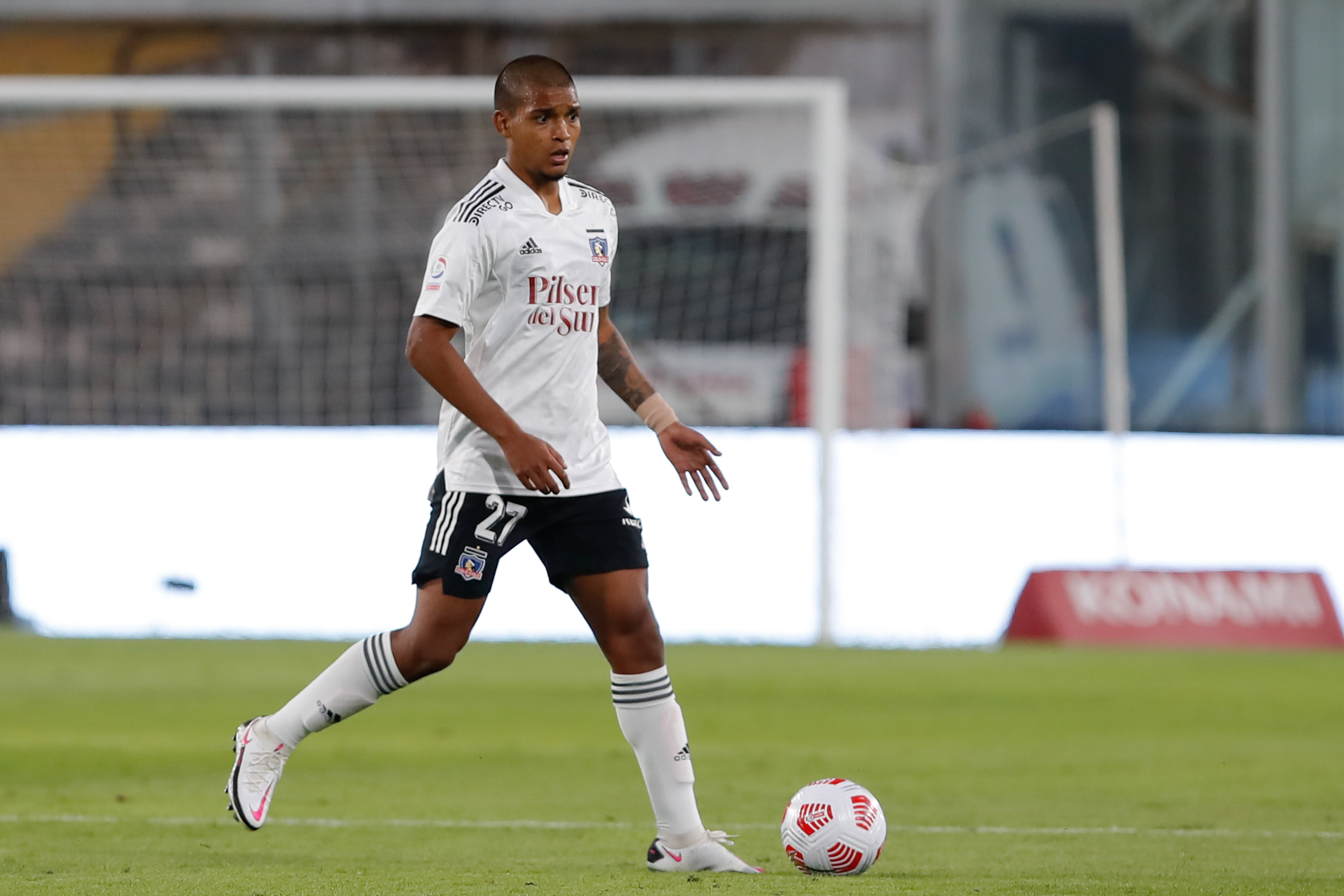 Matías Zaldivia destacó lo hecho por Daniel Gutiérrez, juvenil que asumió como central titular en Colo Colo. Foto: Agencia Uno