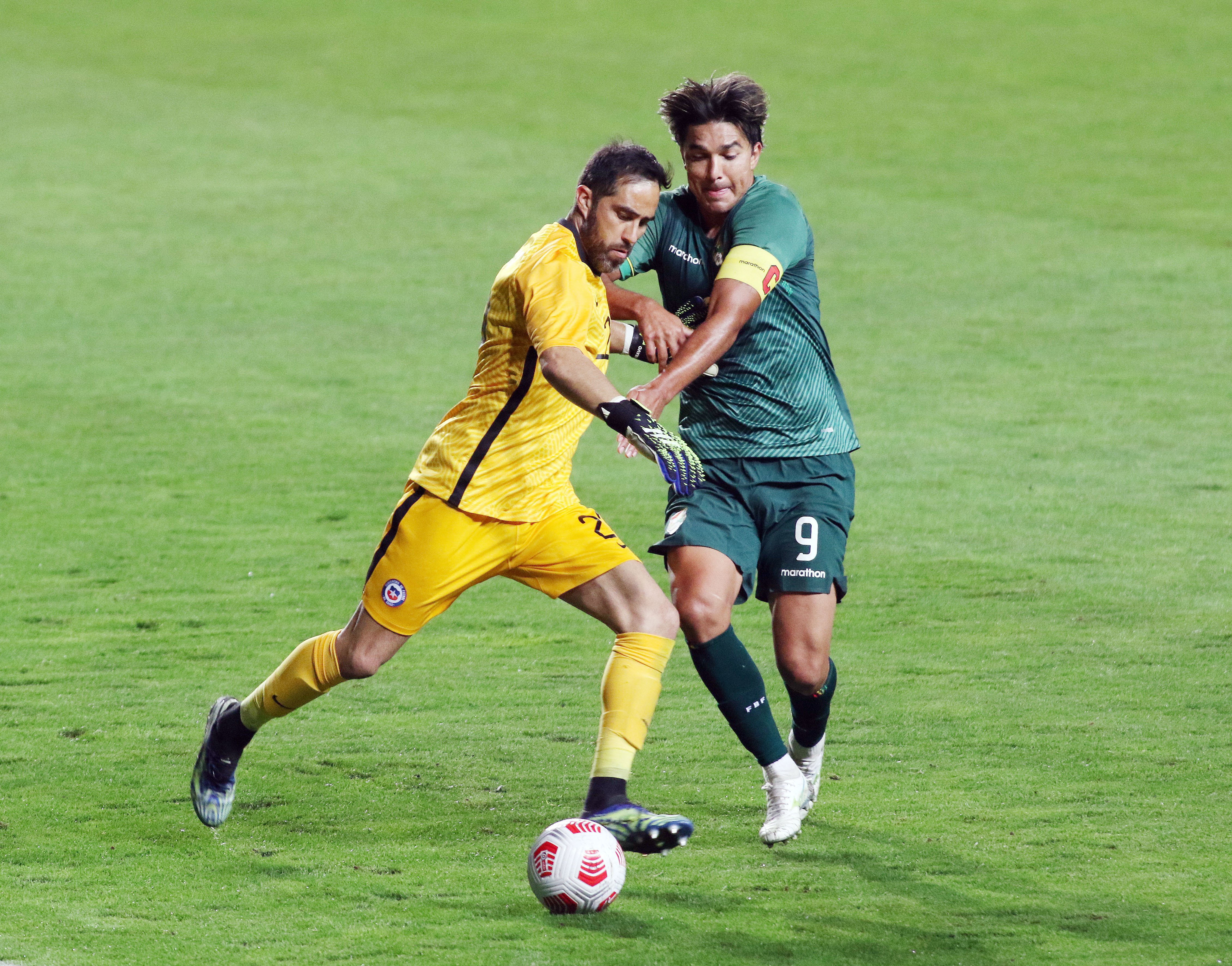 Claudio Bravo viene de jugar los 90′ con La Roja y ahora se prepara para seguir con la titularidad del Betis. (Foto: Agencia UNO)