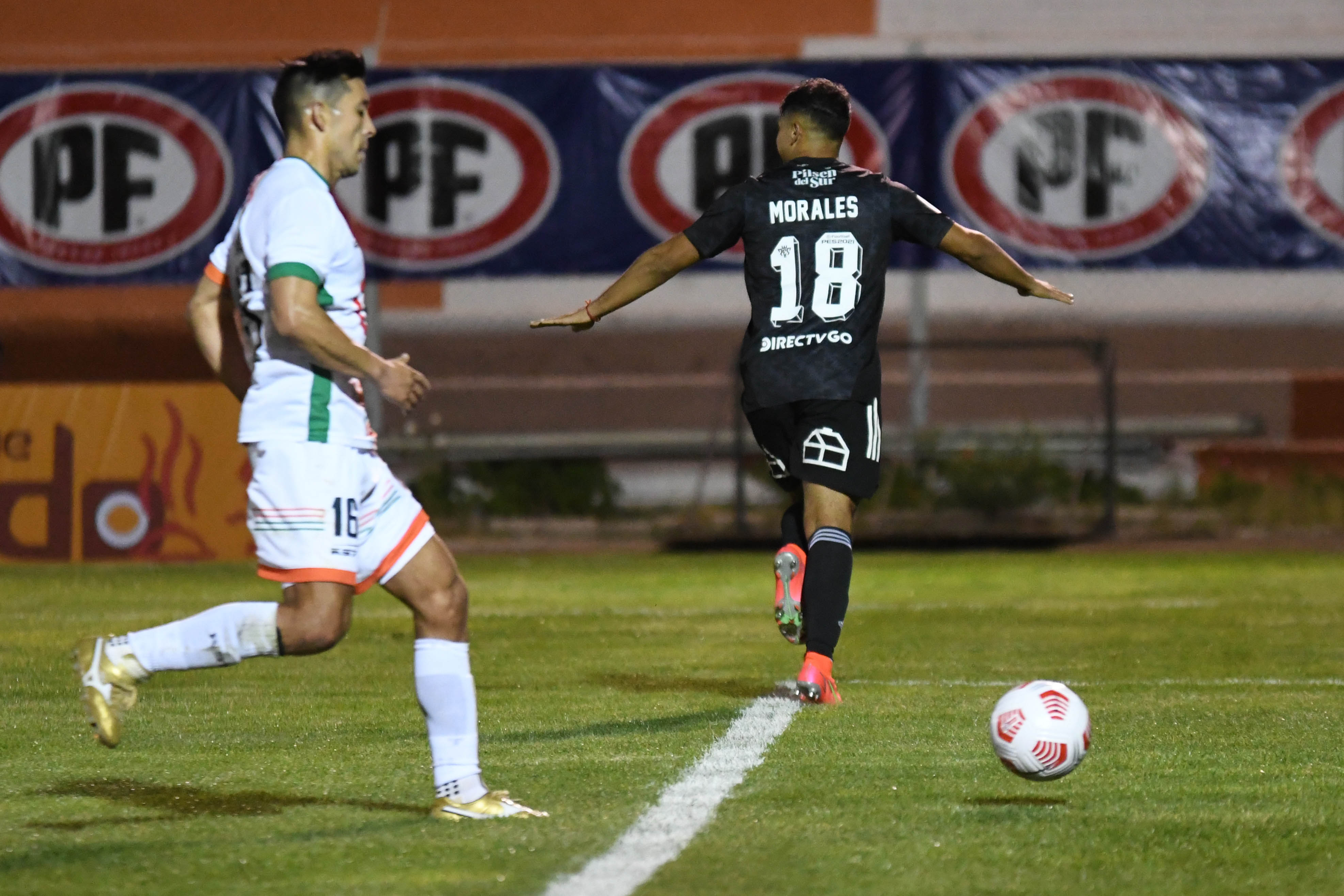 Iván Morales anotó los dos goles con que Colo Colo derrotó a Cobresal. Foto: Agencia Uno