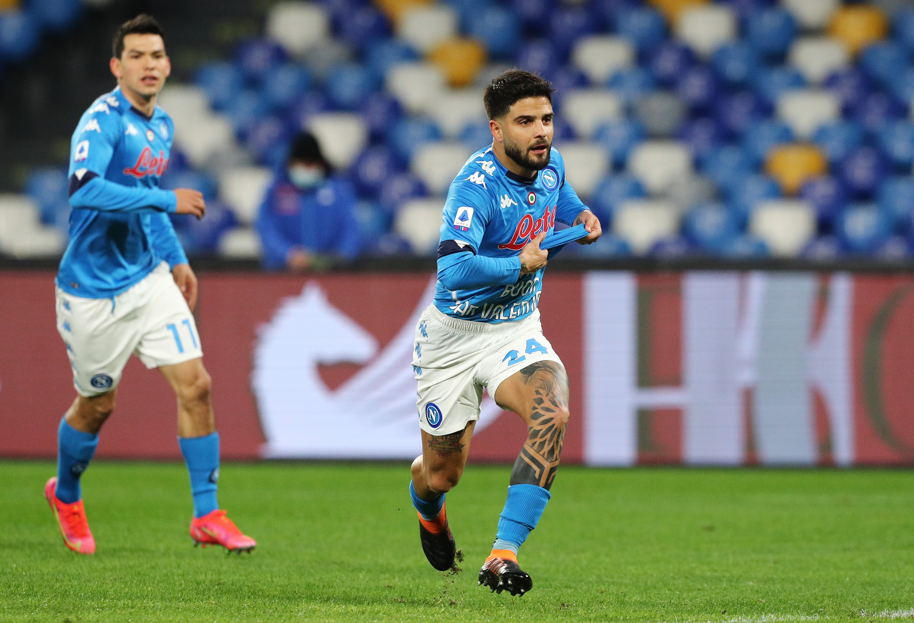 La última vez que se enfrentaron ambos equipos, el Napoli se impuso por la cuenta mínima con un gol de penal de Lorenzo Insigne. (Foto: Getty)