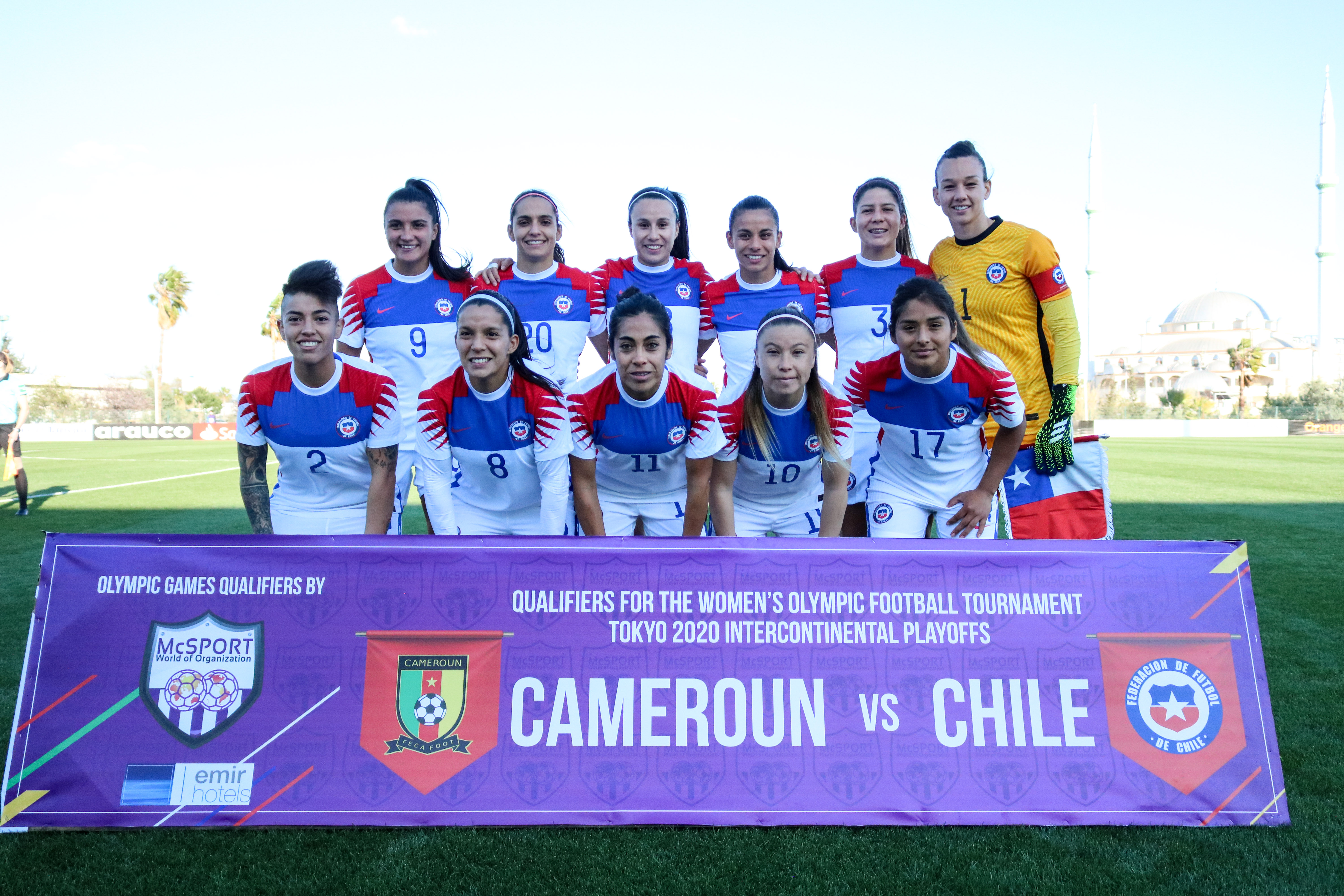 La formación de la selección chilena femenina en la ida contra Camerún por el repechaje a Tokio.