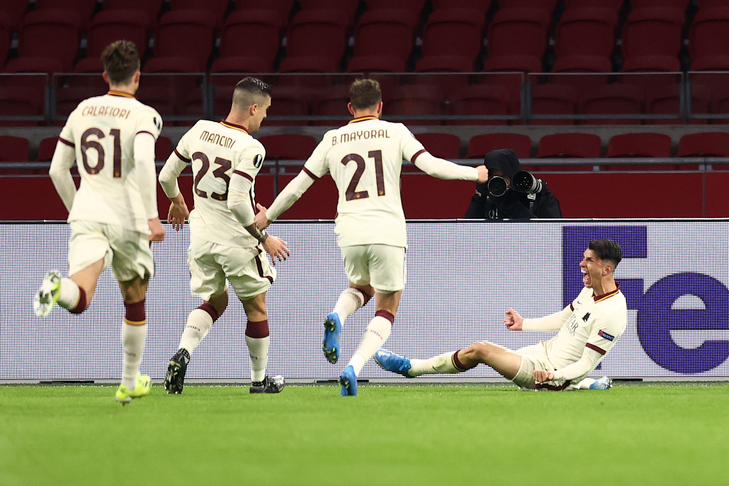 El gol de Ibañez en el 87 deja a los romanos con un pie en la semifinal, donde espera Granada o Manchester United. (Foto: Getty)