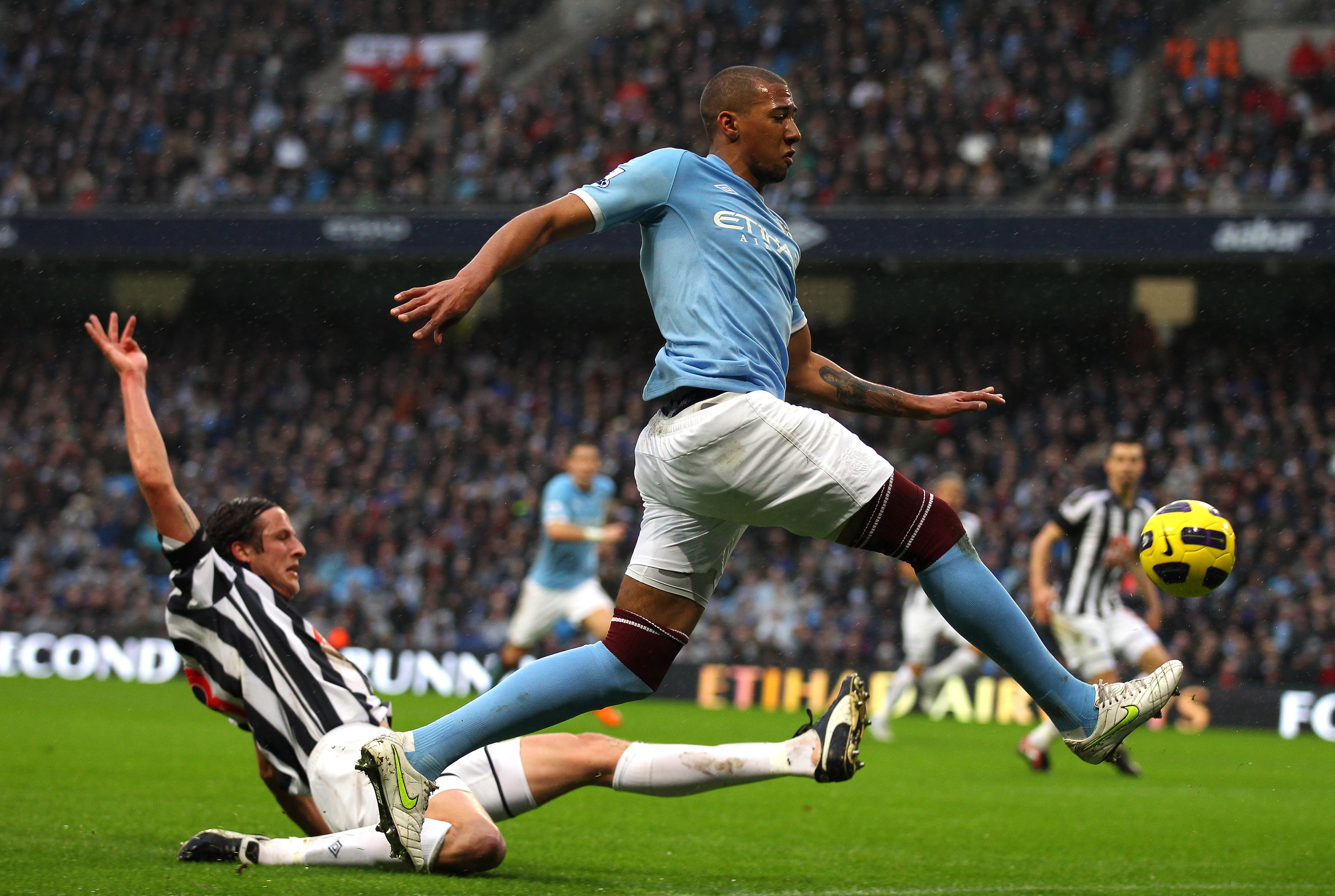 Jerome Boateng tuvo un corto paso por la Premier League con Manchester City. (Foto: Getty Images)