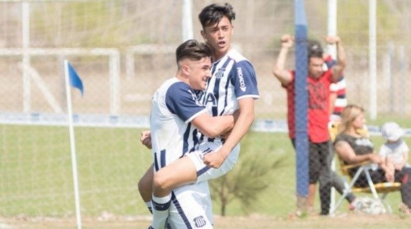 Favio Cabral con Pablo Solari en el Fútbol Joven de Talleres. Ahora se reencuentran en Colo Colo. | Foto: Talleres de Córdoba