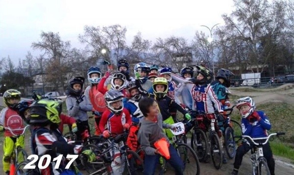 Hoy son 150 pilotos los miembros del Club BMX Las Condes. | Foto: Club BMX Las Condes.