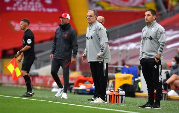 Marcelo Bielsa se volverá a ver las caras con Jurgen Klopp. (Foto: Getty)