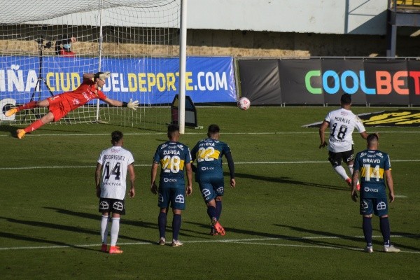 Colo Colo derrotó a Everton con goles de Iván Morales y Gabriel Costa y ahora va al Superclásico. | Foto: Agencia Uno