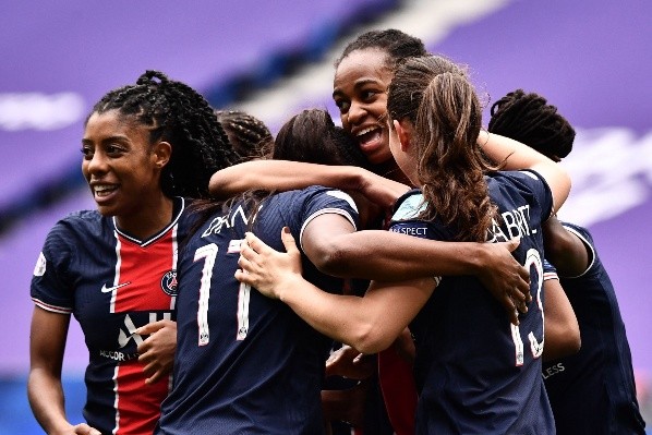 Las compañeras del Endler en PSG festejan por todo lo alto.