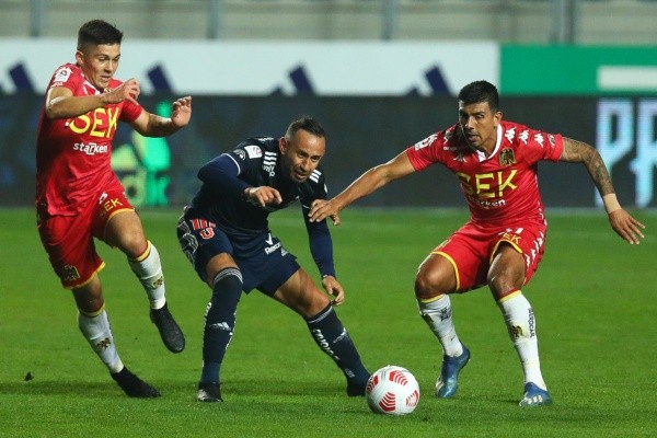 Marcelo Cañete se despachó un golazo en el U de Chile vs Unión Española. | Foto: Agencia Uno