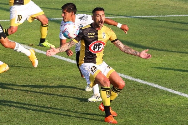 Mauricio Pinilla hizo sufrir a Colo Colo no solo con la camiseta de la U, sino también con la de Coquimbo Unido. Foto: Agencia Uno
