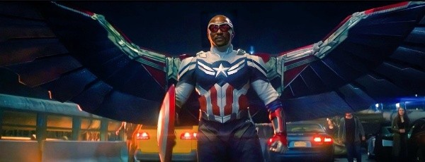Sam Wilson con su traje de Capitán América en    The Falcon and The Winter Soldier. (1)