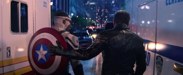 Sam Wilson con su traje de Capitán América en The Falcon and The Winter Soldier. (4)