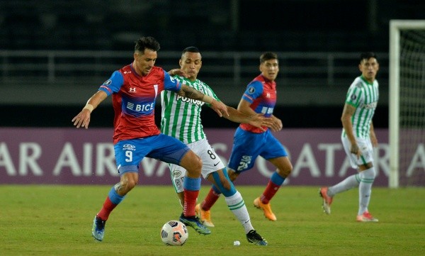 La UC no pudo en su estreno copero y cayó por 2-0 en Colombia.