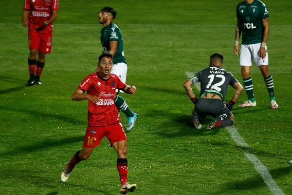 Wanderers está peleado con el triunfo y Ronald Fuentes sufre: ganó Ñublense.