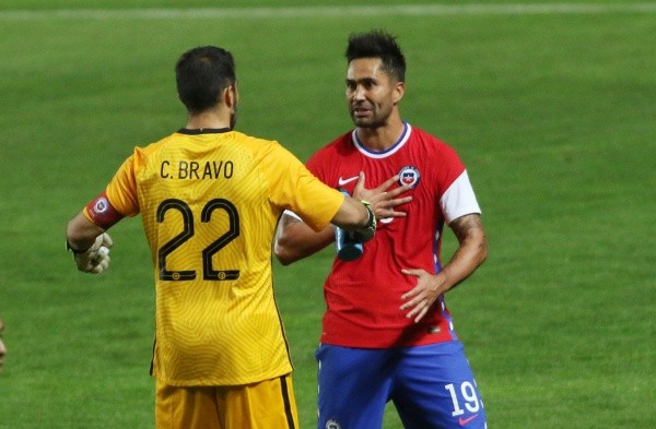 Chile enfrentó a Bolivia en marzo en un amistoso de urgencia: Claudio Bravo recuperó la jineta y un gol fue de Luis Jiménez.
