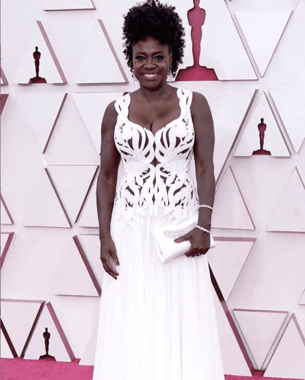 Looks alfombra roja de los Oscar 2021.(17)