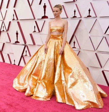 Looks alfombra roja de los Oscar 2021.(20)