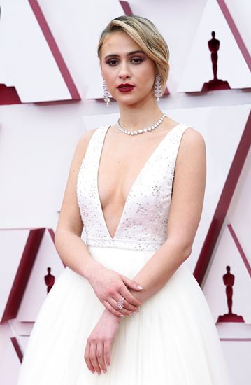 Looks alfombra roja de los Oscar 2021.(25)