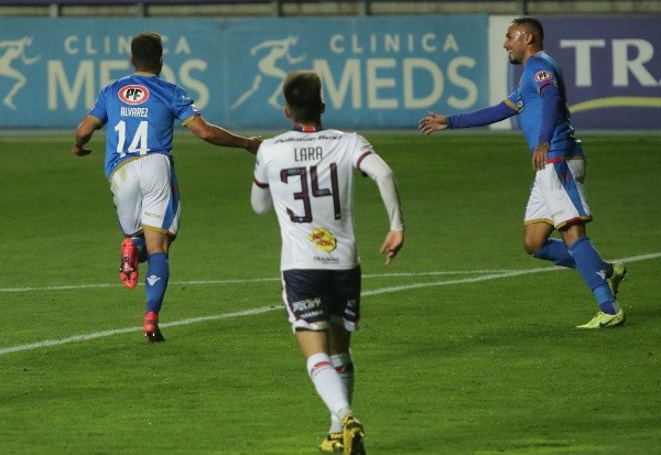 Gonzalo Álvarez celebra el único gol del partido (Agencia Uno)