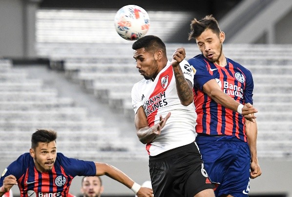 Paulo Díaz ha sido crucial en esta campaña en la que solo han caído tres veces, pero frente a San Lorenzo fue criticado.(Foto: Getty)