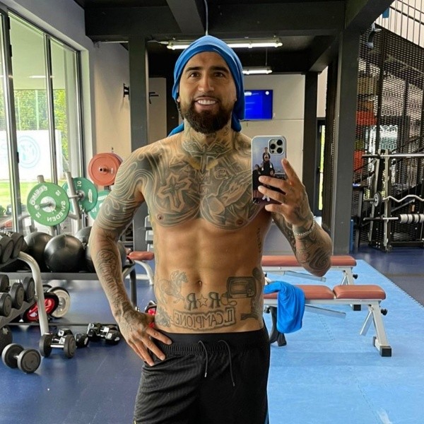 Arturo Vidal indicó que volverá a jugar muy pronto luego de su operación en la rodilla izquiera. Foto: Instagram.