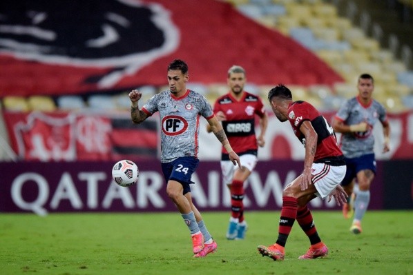 Nada pudo hacer La Calera en condición de visita ante el Flamengo. Foto: Agencia UNO.