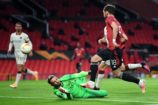 Bruno Fernandes abrió la goleada del Manchester United ante la Roma. Foto: Getty Images