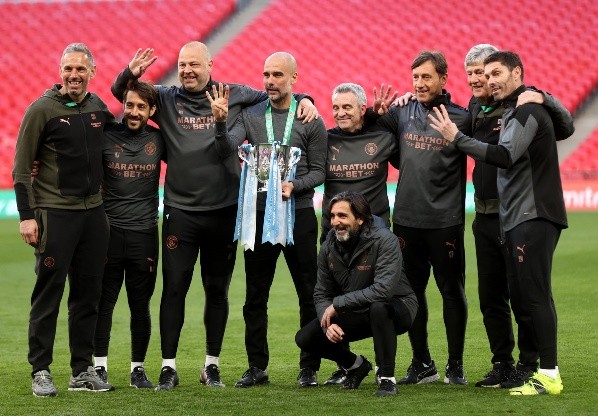 Pep Guardiola ya sumó un título esta temporada y aún le quedan dos en disputa. (Foto: Getty)